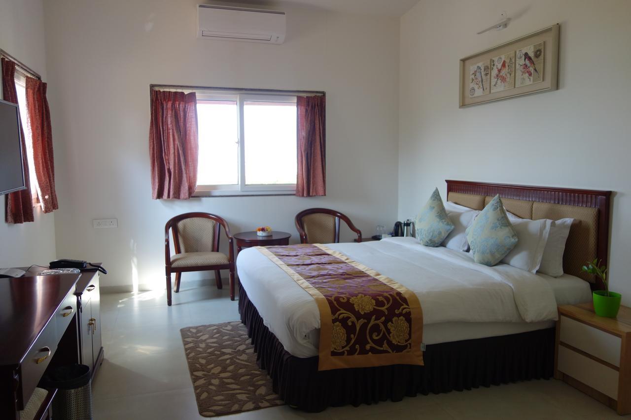 Savana Lake Resort Nashik Εξωτερικό φωτογραφία