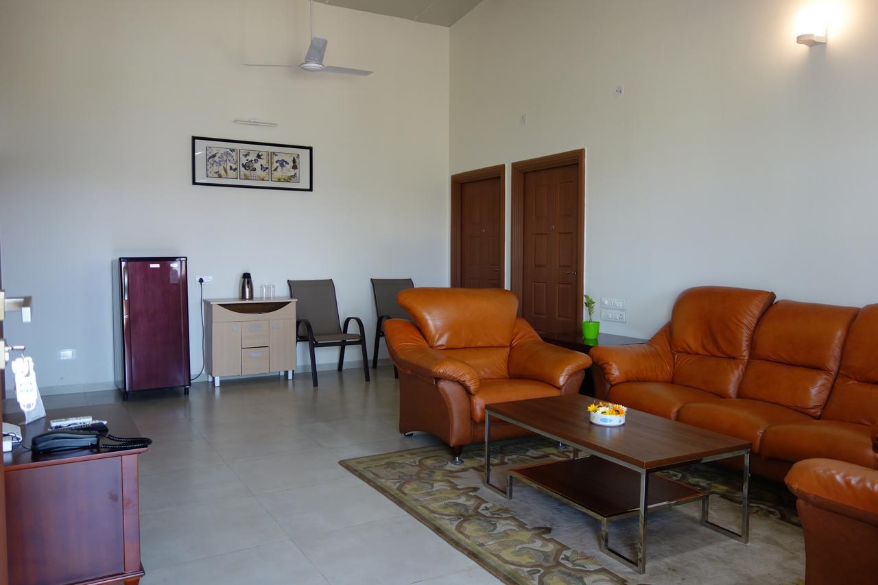 Savana Lake Resort Nashik Εξωτερικό φωτογραφία